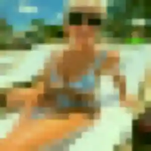 Rencontre Sylviane, 23 ans à Clermont-Ferrand en privé