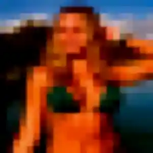 Découvre Estee, 19 ans à Coublevie en privé