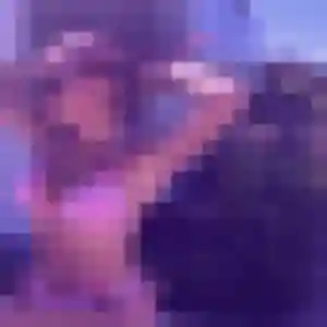 Contacte Debora, 19 ans à Halluin en privé