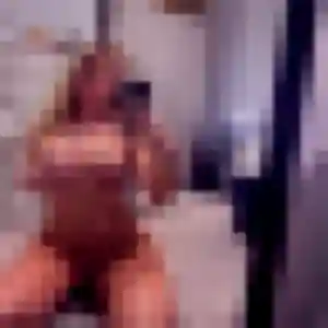 Rejoins Fabienne, 24 ans à Le Val d'Hazey en privé