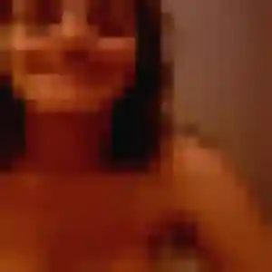 Urielle, 40 ans, disponible à Saint-Cyr-au-Mont-d'Or pour un plan cul